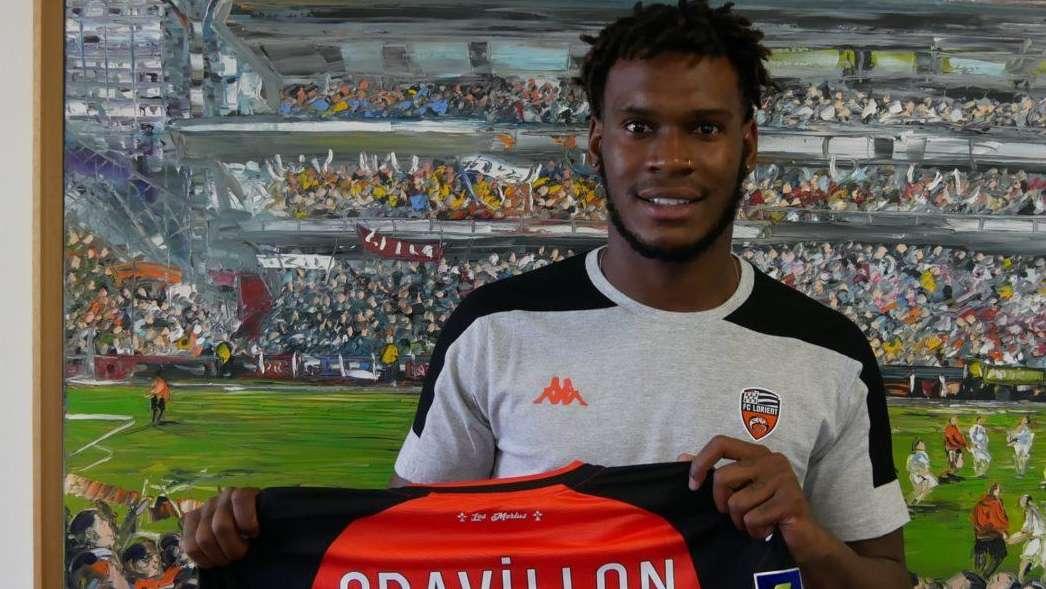 UFFICIALE - Andreaw Gravillon passa in prestito al Lorient: per lui la maglia numero 2