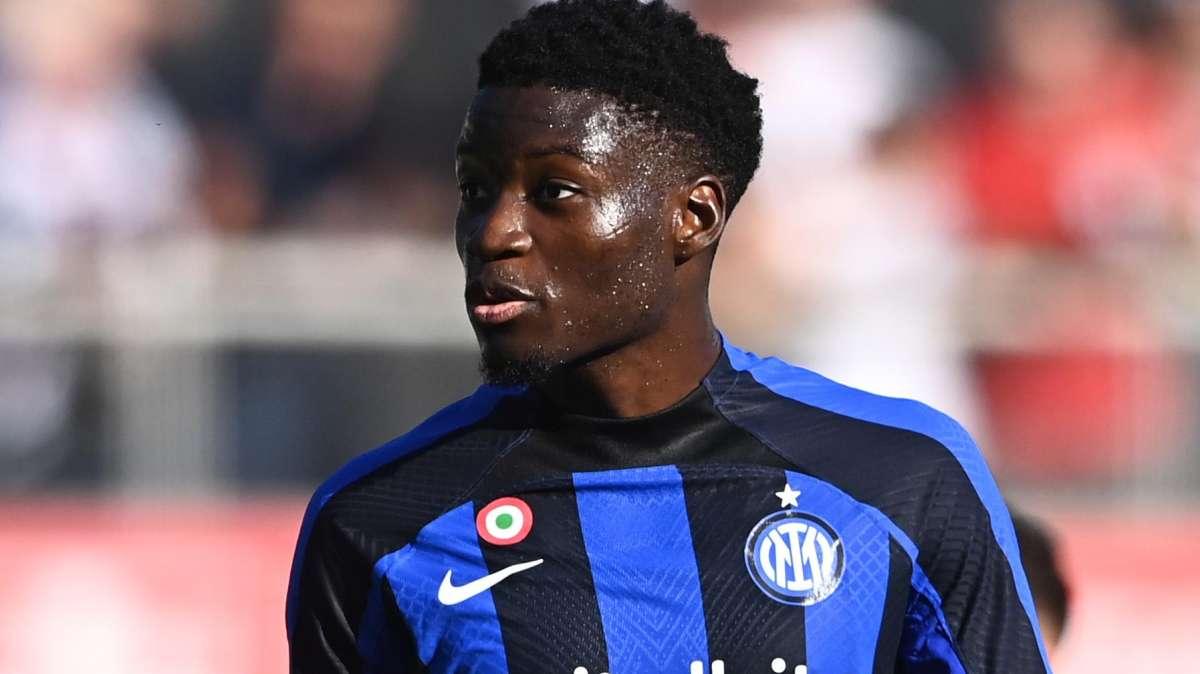 Sky - Inter e Siviglia trattano per Agoumé: affare in prestito con diritto di riscatto, si lavora sulle cifre