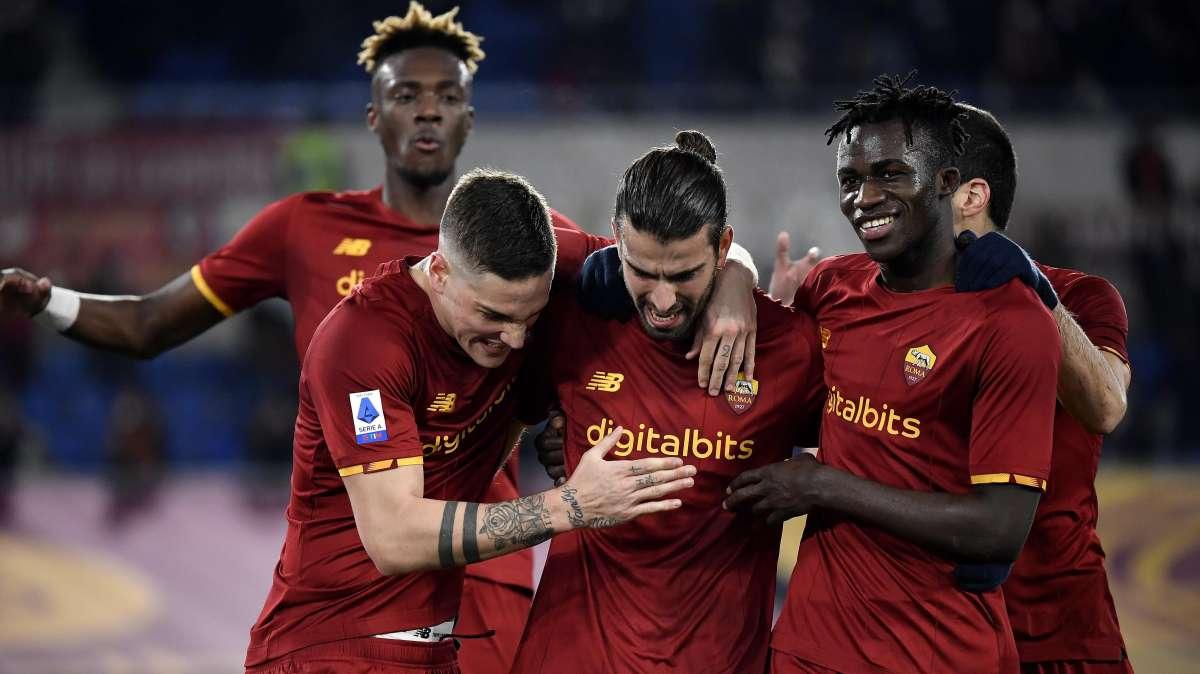 Qui Roma - Due possibili cambi per Mourinho. Pellegrini tra i convocati