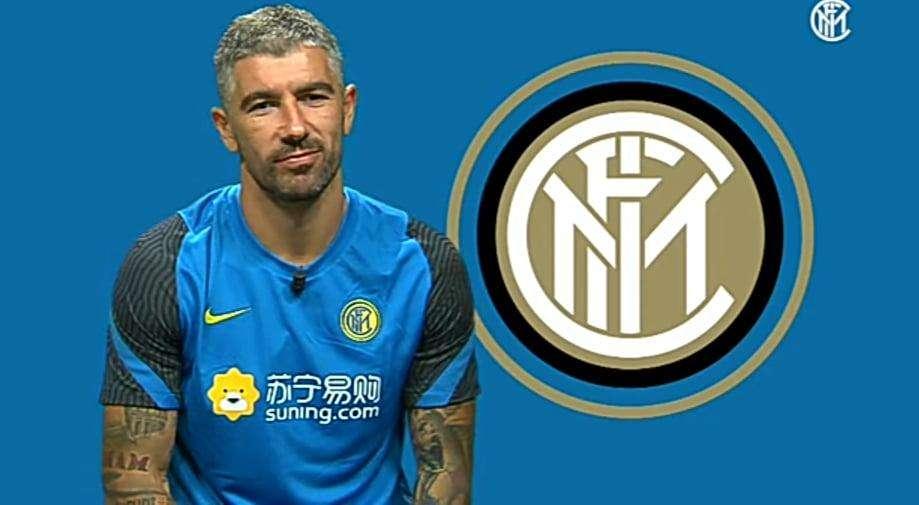 Kolarov: "All'Inter tanti giocatori forti, in ogni allenamento una sfida importante. Stankovic? Conservo con affetto la sua maglia"