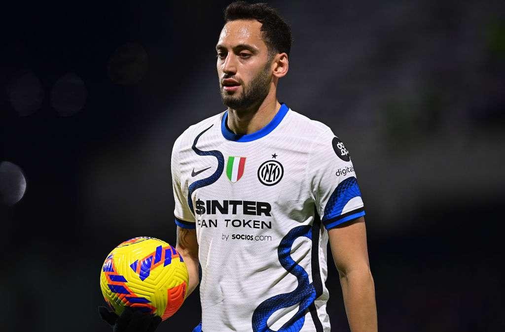 Salernitana-Inter, Calhanoglu non perde un colpo. Brozovic alle sue spalle
