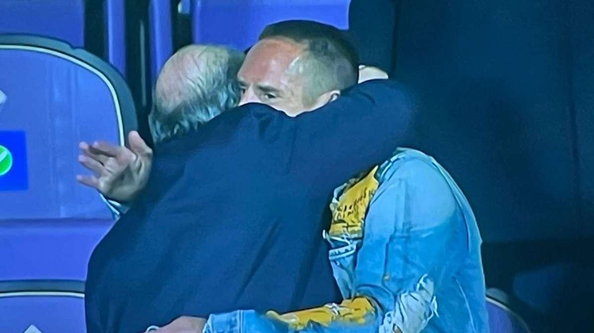 RIBERY, Abbraccio con Commisso e Barone poi...