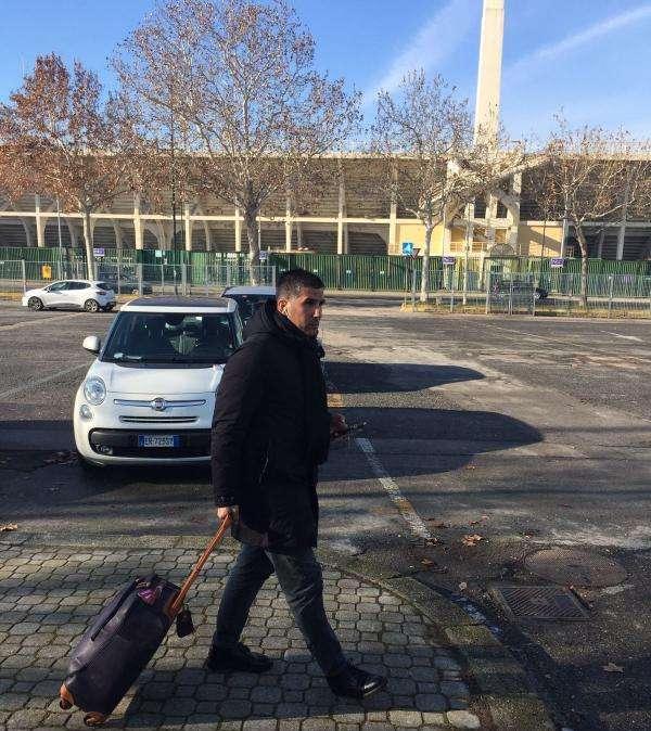 FOTO FV, L'agente di Zarate al centro sportivo