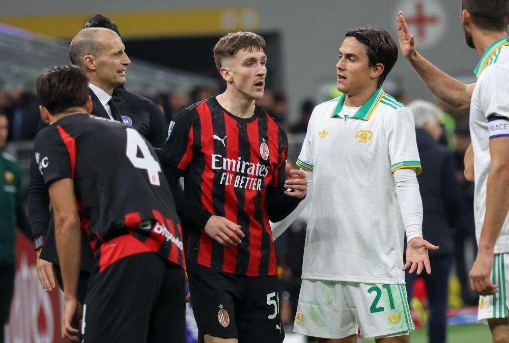 Roma, lesione muscolare per Paulo Dybala: ecco i tempi di recupero