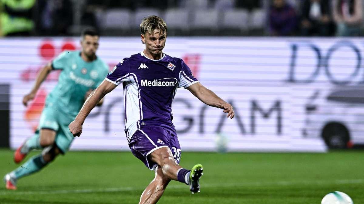 Genoa-Fiorentina 1-1, l'ex Gudmundsson glaciale dal dischetto: pareggio viola!