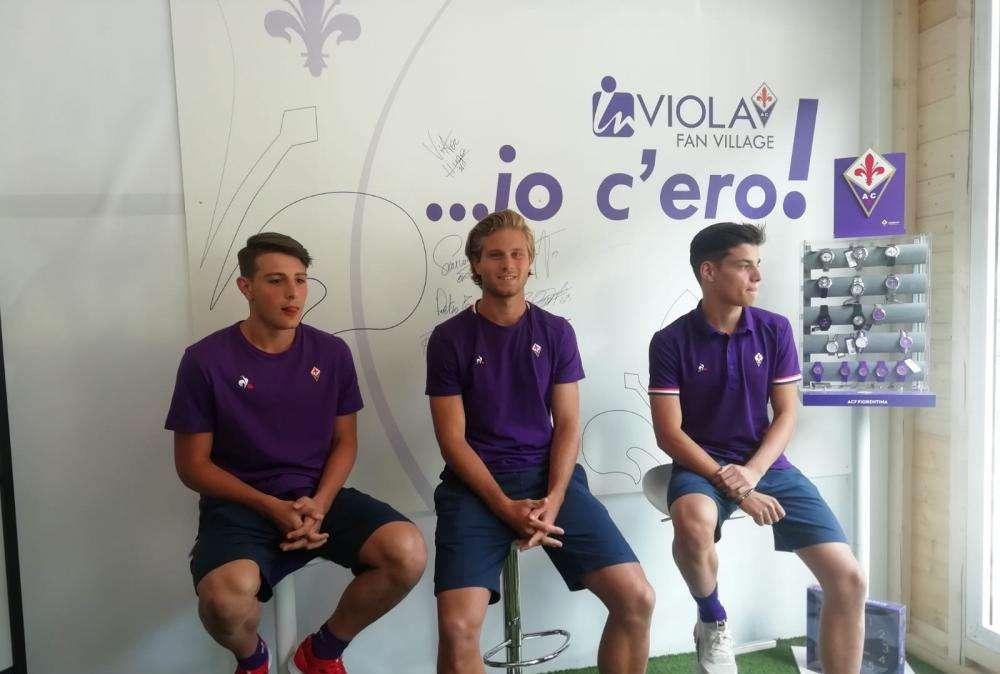 FOTO FV, Tre viola alla sessione autografi