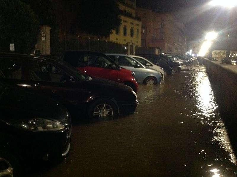 FOTO-VIDEO FV, Firenze sottosopra nel lungarno Torrigiani
