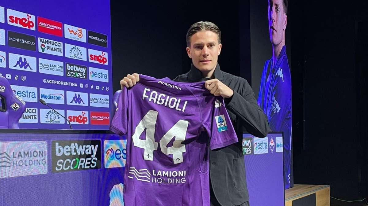 Ambizioni a confronto: la fantasia al potere della Fiorentina sfida i 50 milioni del Como sul mercato invernale