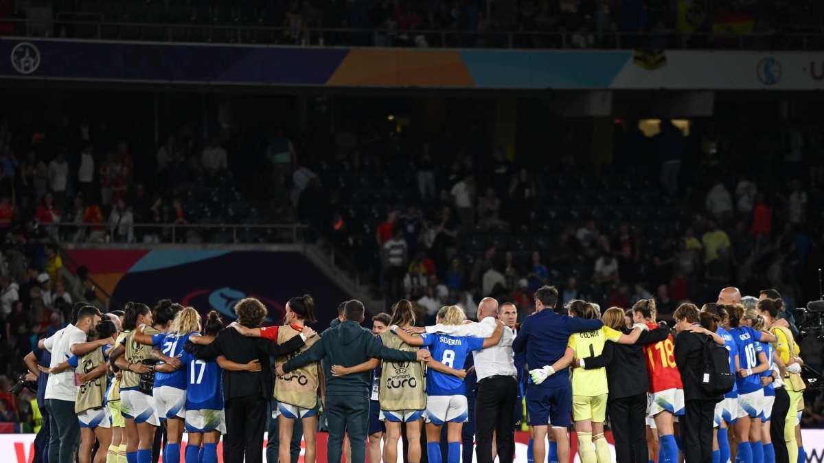 Europeo femminile, l’Italia perde 3-1 con la Spagna ma vola ai quarti