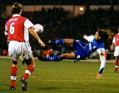 Ventisette anni fa Batistuta gelò Wembley incantando il popolo viola
