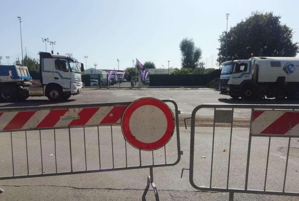 FOTO FV, Al via i lavori per l'asfalto davanti al c.s.