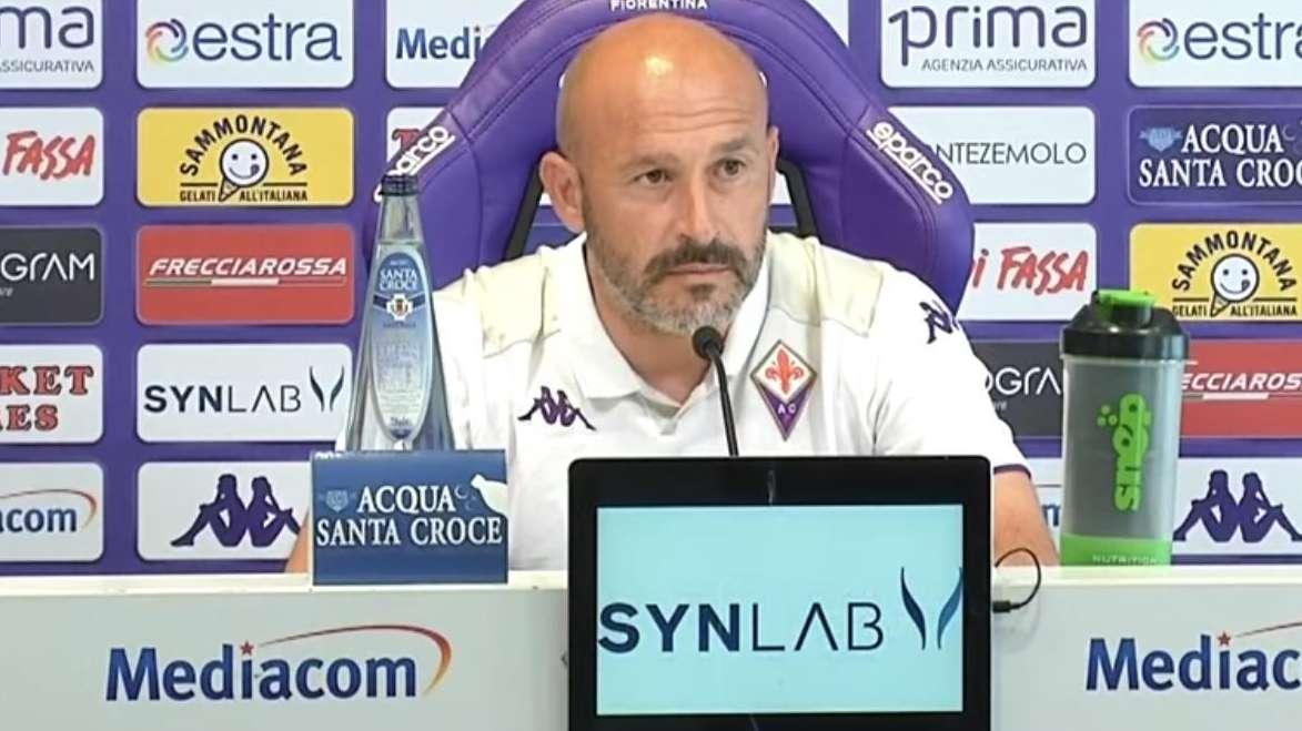 ITALIANO: "RAGAZZI MOTIVATI PER GIOCARE. DV9 NON È AL 100%. IKONÉ SA LE NOSTRE 4 PAROLE"
