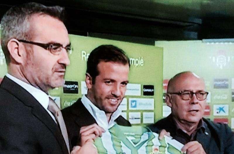 VAN DER VAART, Felice di poter giocare con Joaquin