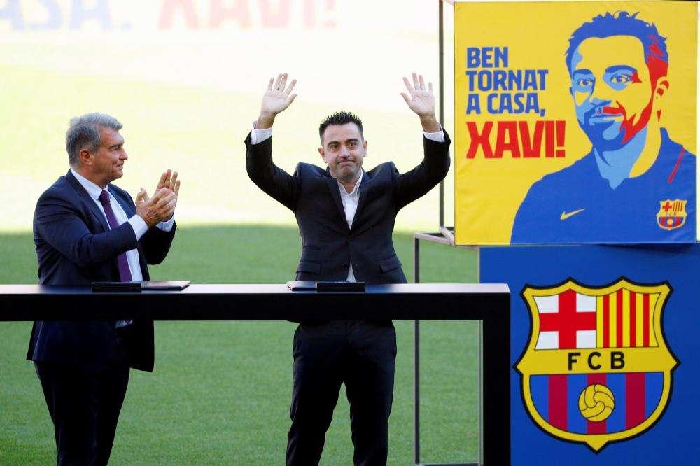 XAVI, Accoglienza da star: in 10mila al Camp Nou