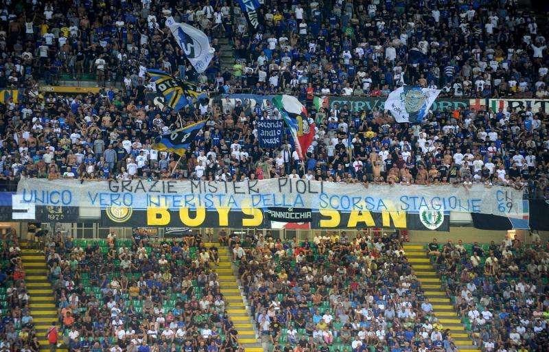INT-FIO, Striscione nerazzurro per Pioli a San Siro