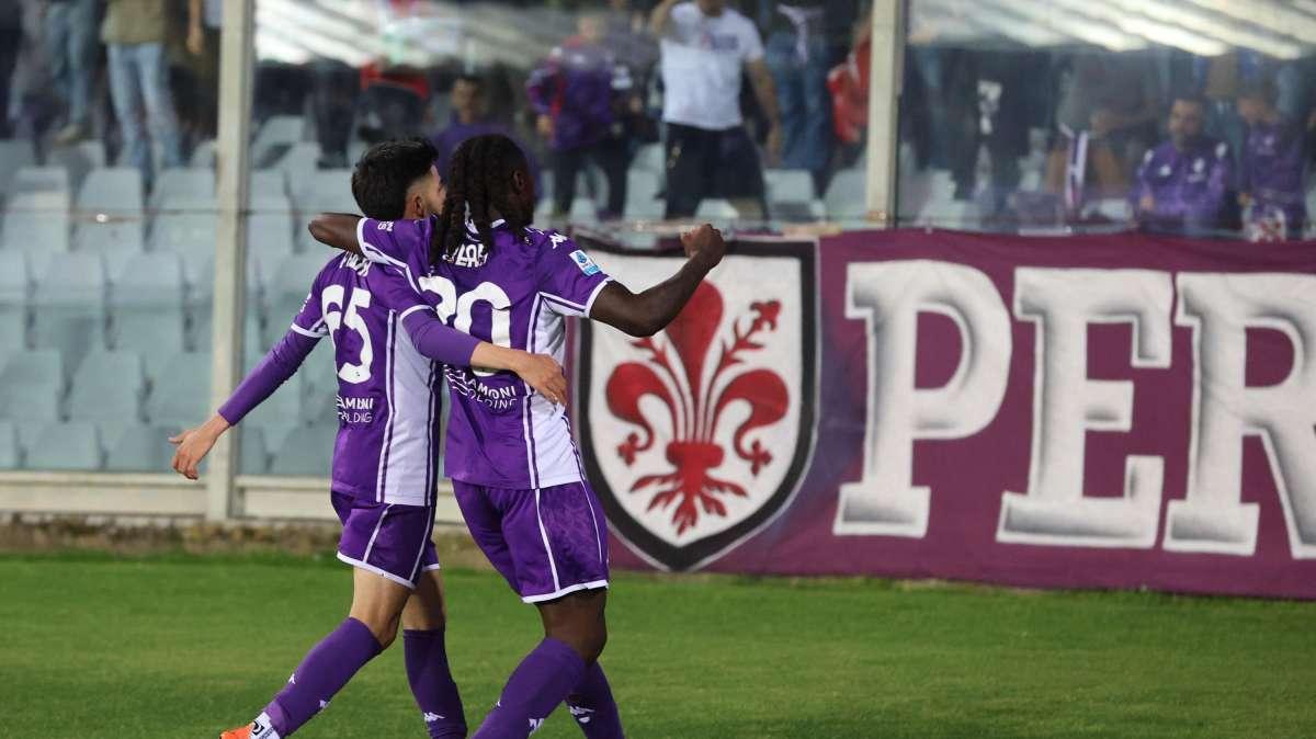 Fiorentina-Bologna, il primo tempo finisce 1-0 in mezzo alla contestazione dei tifosi