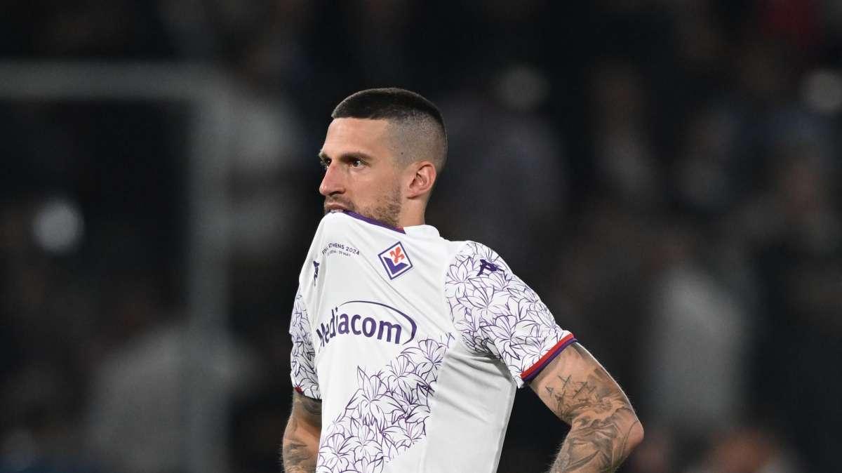 ATENE, Faccia a faccia tifosi-squadra: lacrime e rabbia