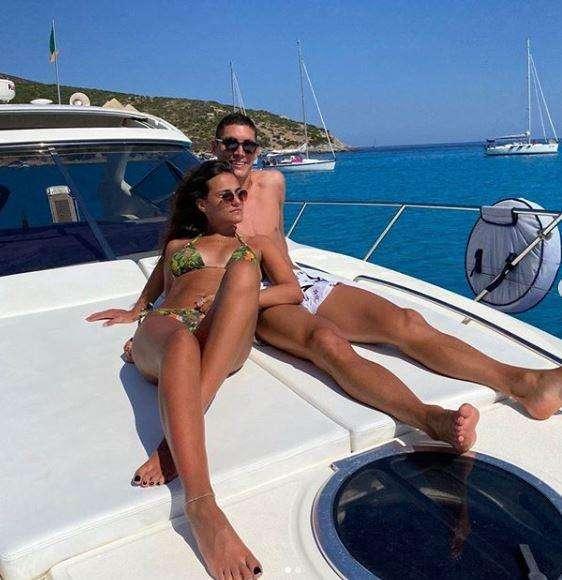FOTO, Milenkovic, niente mercato: solo mare e Anja