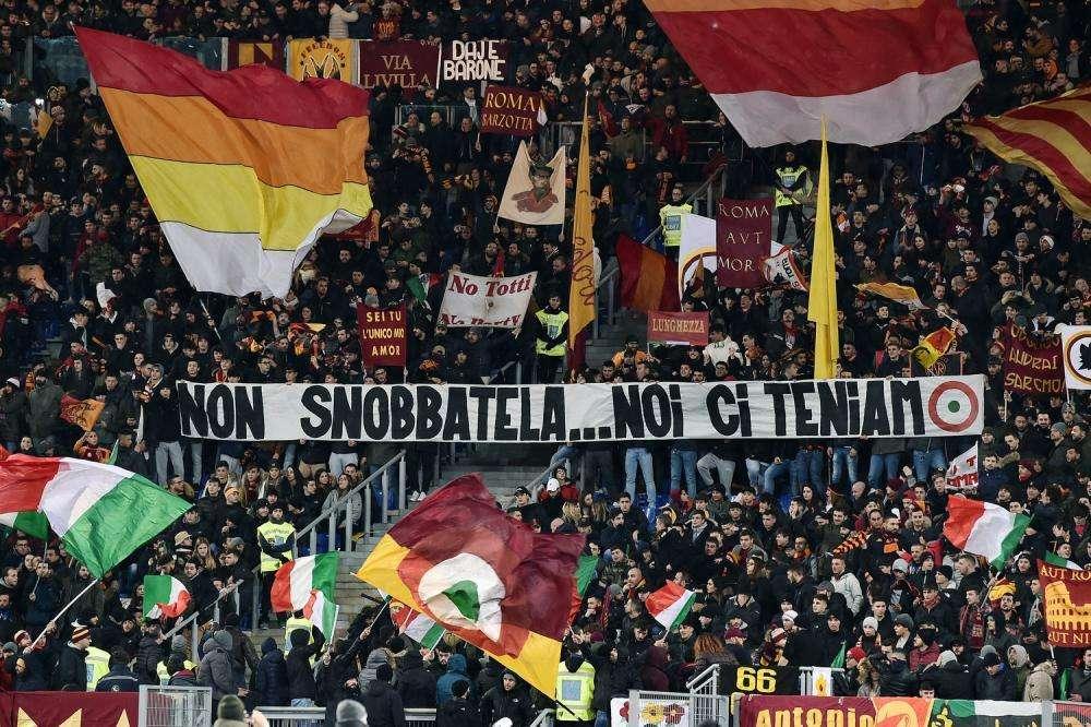 ROMA, Tensione alla partenza per Firenze. E Manolas...