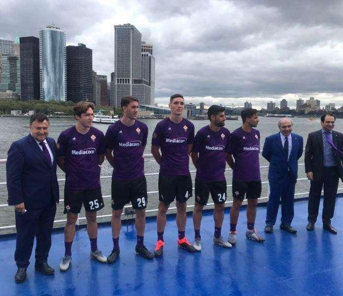 FOTO, Ecco le nuove maglie della Fiorentina