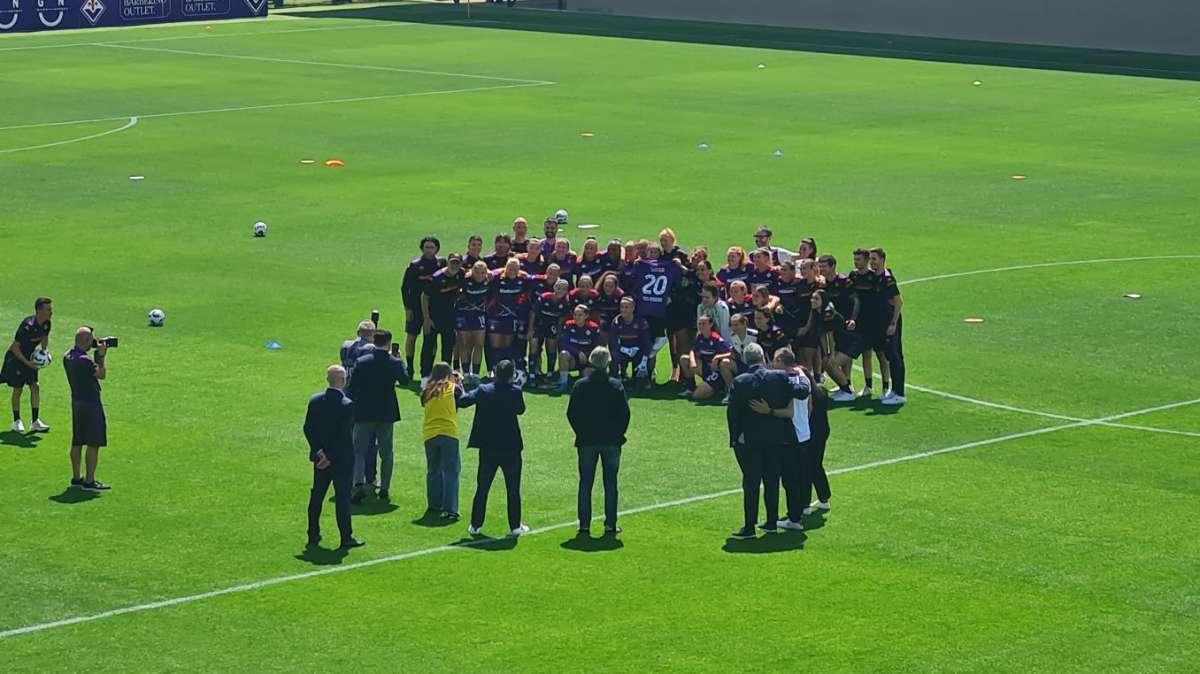 Fiorentina Femminile-Roma, che festa per Sonia: la magazziniera andrà in pensione