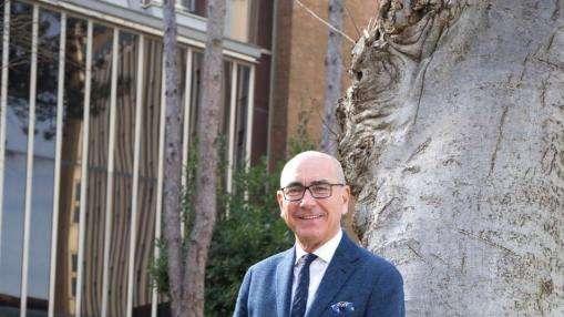 DELLA VALLE ORA FRENA. TELEFONATA DI DDV. A FIRENZE TRA UN MESE. MA QUESTA E’ UNA NUOVA FIORENTINA YE’-YE’, CRESCE BENE NEL CUORE DI FIRENZE. STRAORDINARIO APPOGGIO DEI TIFOSI. L’ABBRACCIO PIOLI-CHIESA FOTOGRAFIA DEL NUOVO CORSO