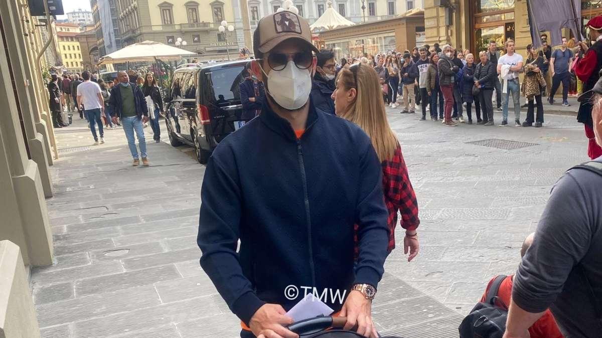 FOTO, Ecco il "sogno" Isco in giro per Firenze