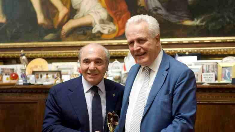 GIANI A FV: "NUOVO STEMMA OK, RISPETTA LA STORIA: SERVIVA DINAMISMO. E LA "V" DI VIOLA..."