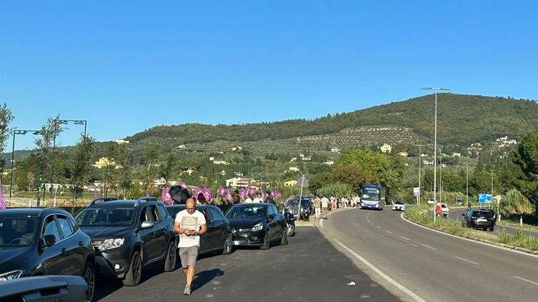 FOTO FV, Il VP e quei genitori a rischio lungo la strada