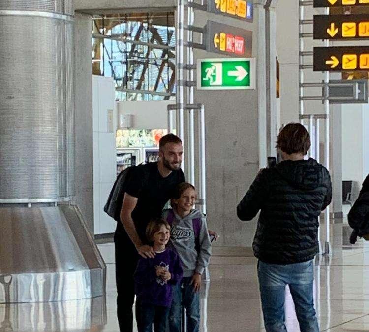 FOTO FV, Pezzella è ora a Madrid. Rientra stasera