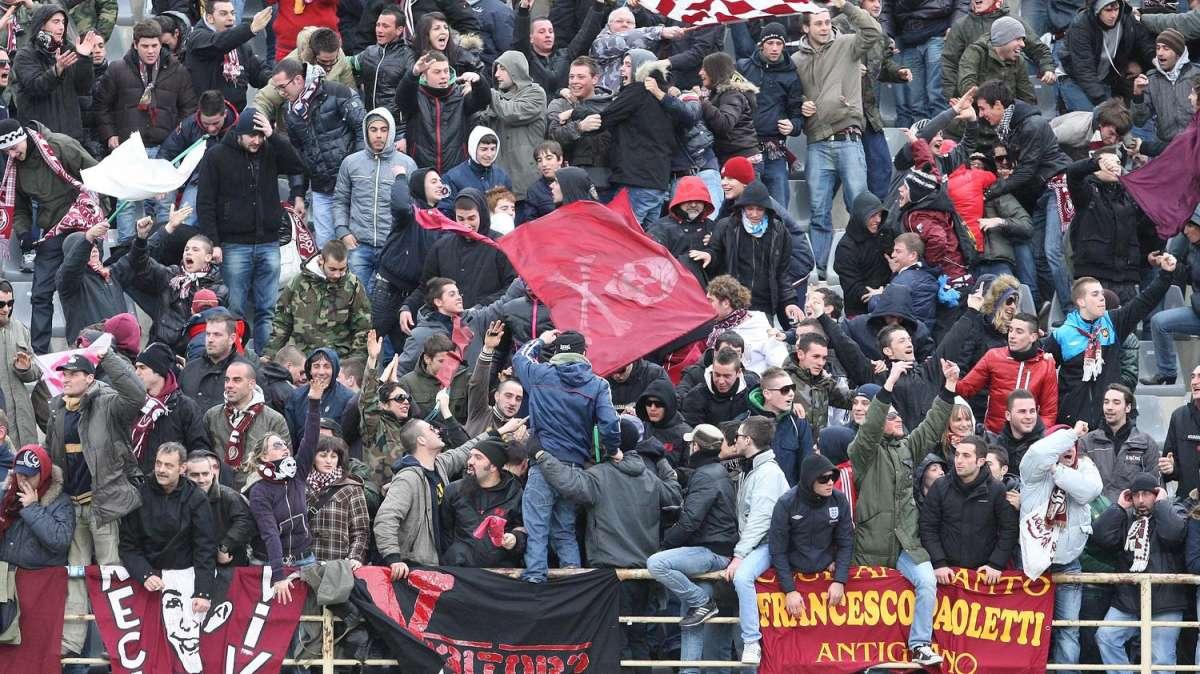 LIVORNO, Ultras irrompono alla sede di allenamento