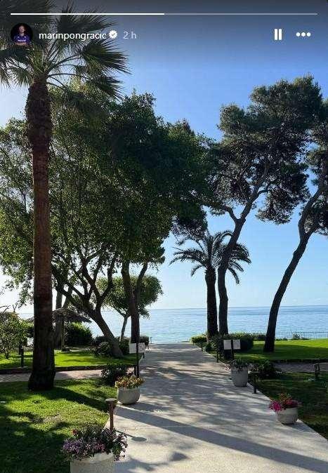 Pongracic si gode la vista del mare di Sardegna: la foto sui social