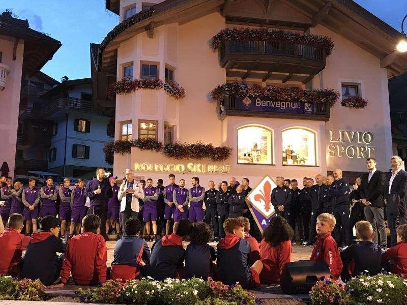 FOTO-VIDEO FV, Ingresso della squadra sul palco