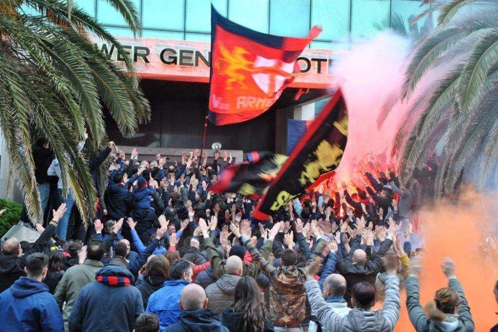 QUI GENOA, Seduta odierna: palestra e tattica. In 5 out