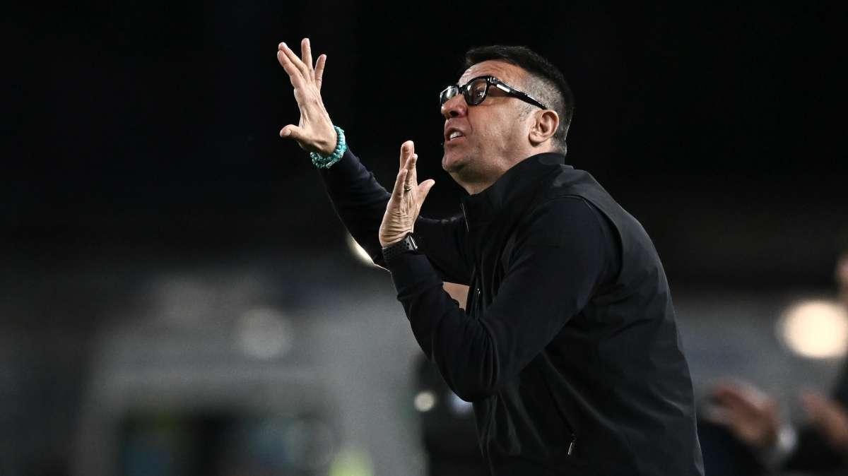 Dentro e fuori al Viola Park, il caos continua. E D'Aversa non convince la tifoseria