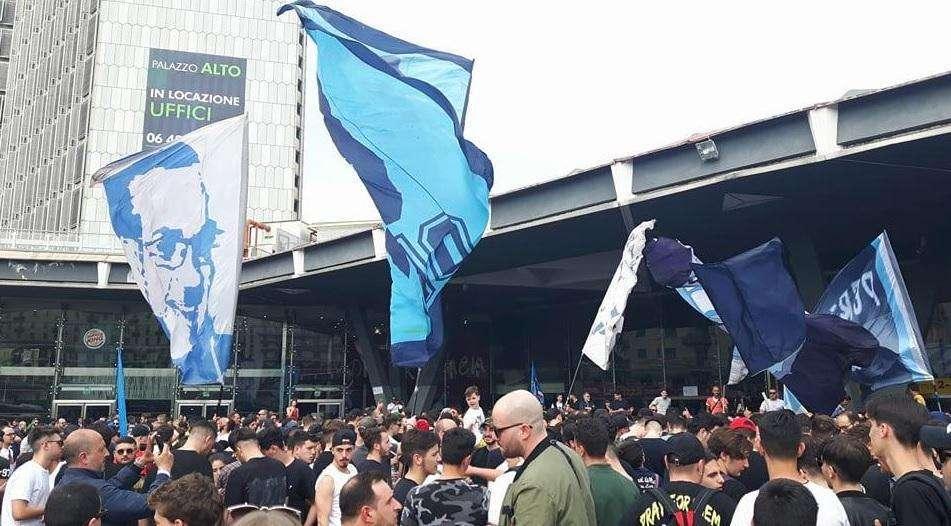 VIDEO FV, L'arrivo del Napoli alla stazione di SMN