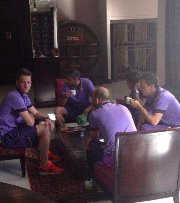 FOTO FV, Clima disteso tra i viola dopo pranzo: si beve mate e...
