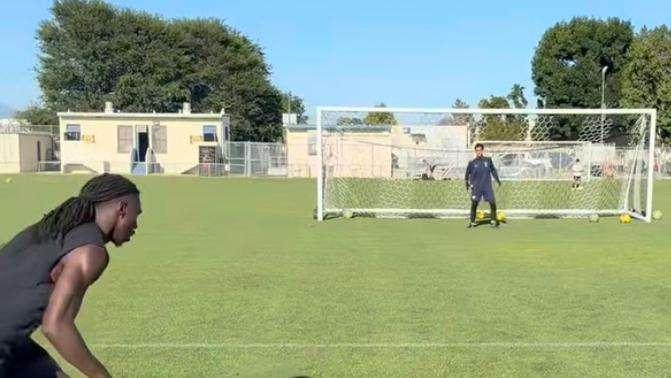 Intanto Kean continua a correre: allenamenti anche in vacanza