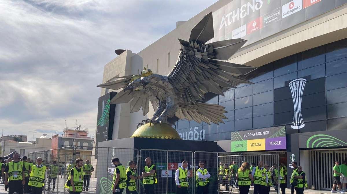 FOTO FV, Steward a protezione del simbolo dell'AEK