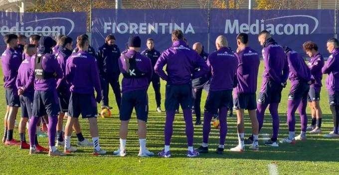 VIDEO, Italiano tiene tutti in cerchio nella seduta