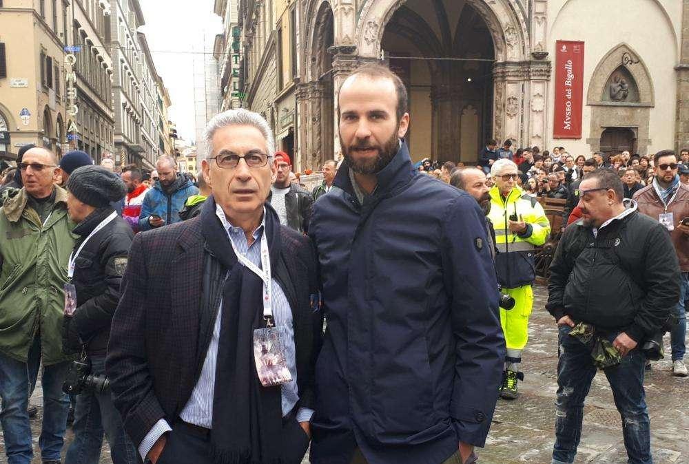 FOTO, Salica presente allo scoppio del carro