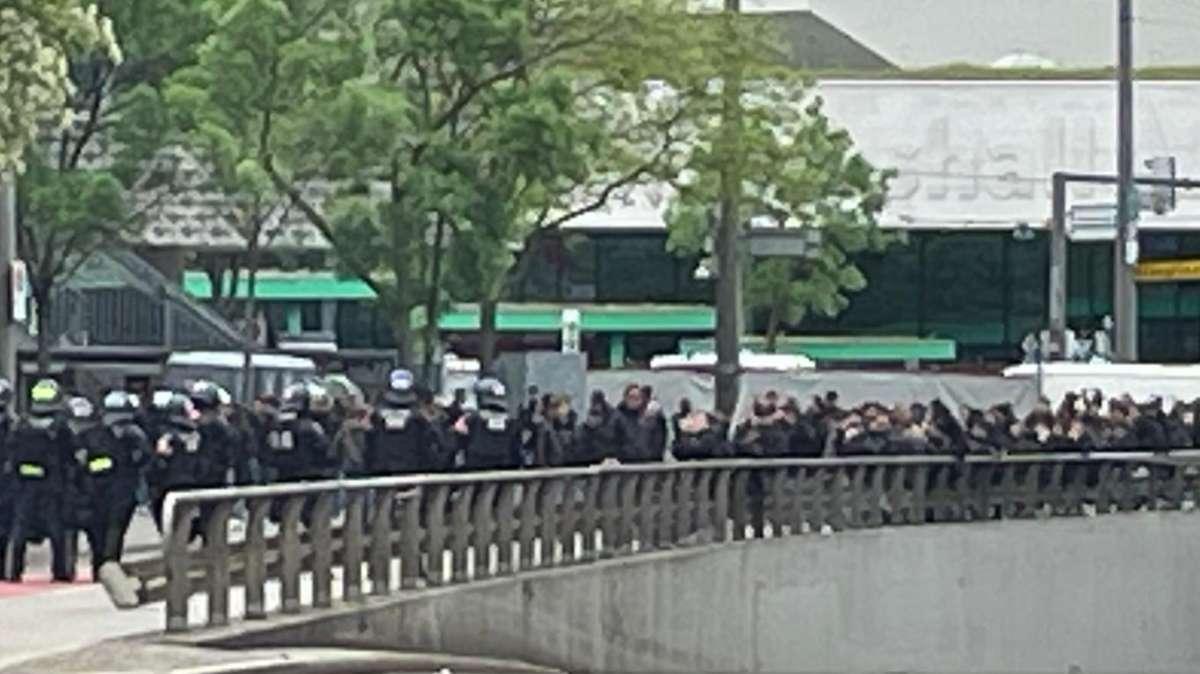FOTO FV, Corteo non previsto: bloccati 200 tifosi