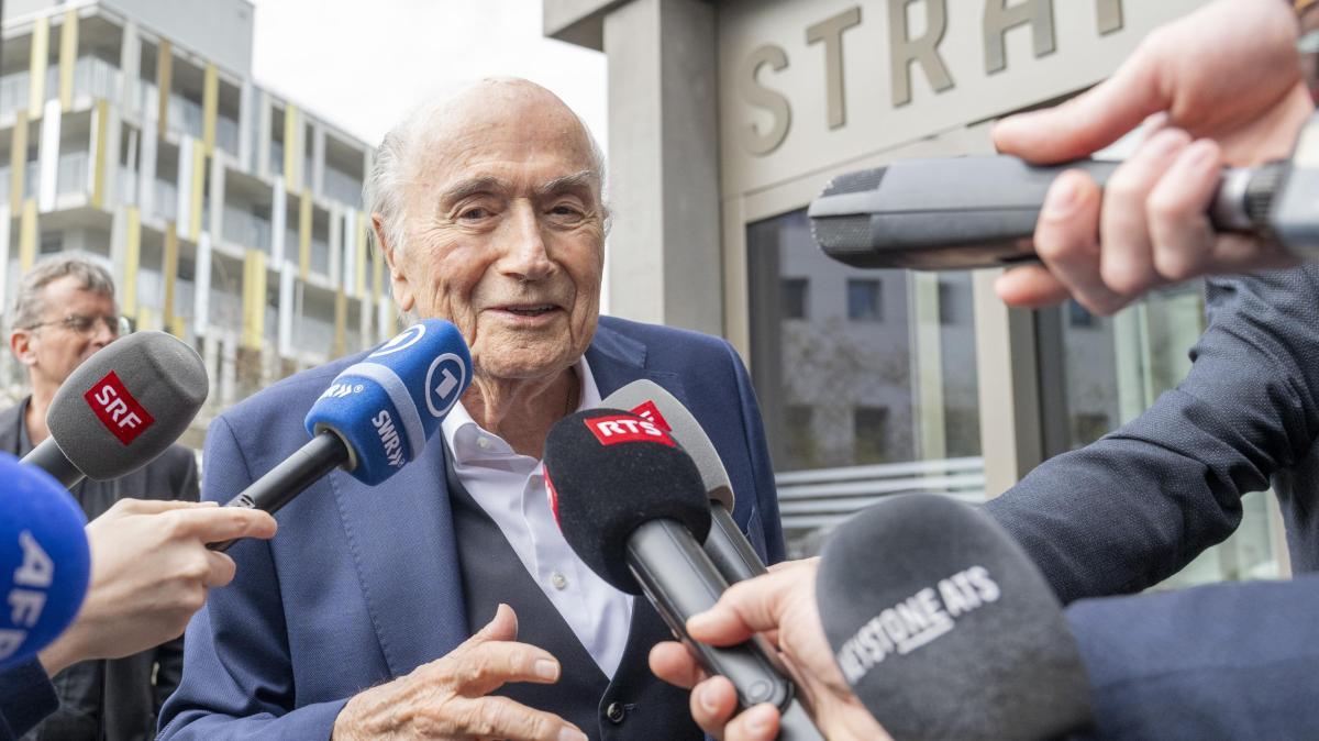Blatter su Balogun: "Il calcio non può essere il terreno per il potere"
