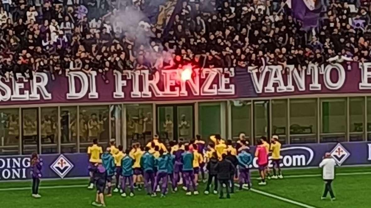 VIDEO FV, Fine seduta: discorso del tifo alla squadra