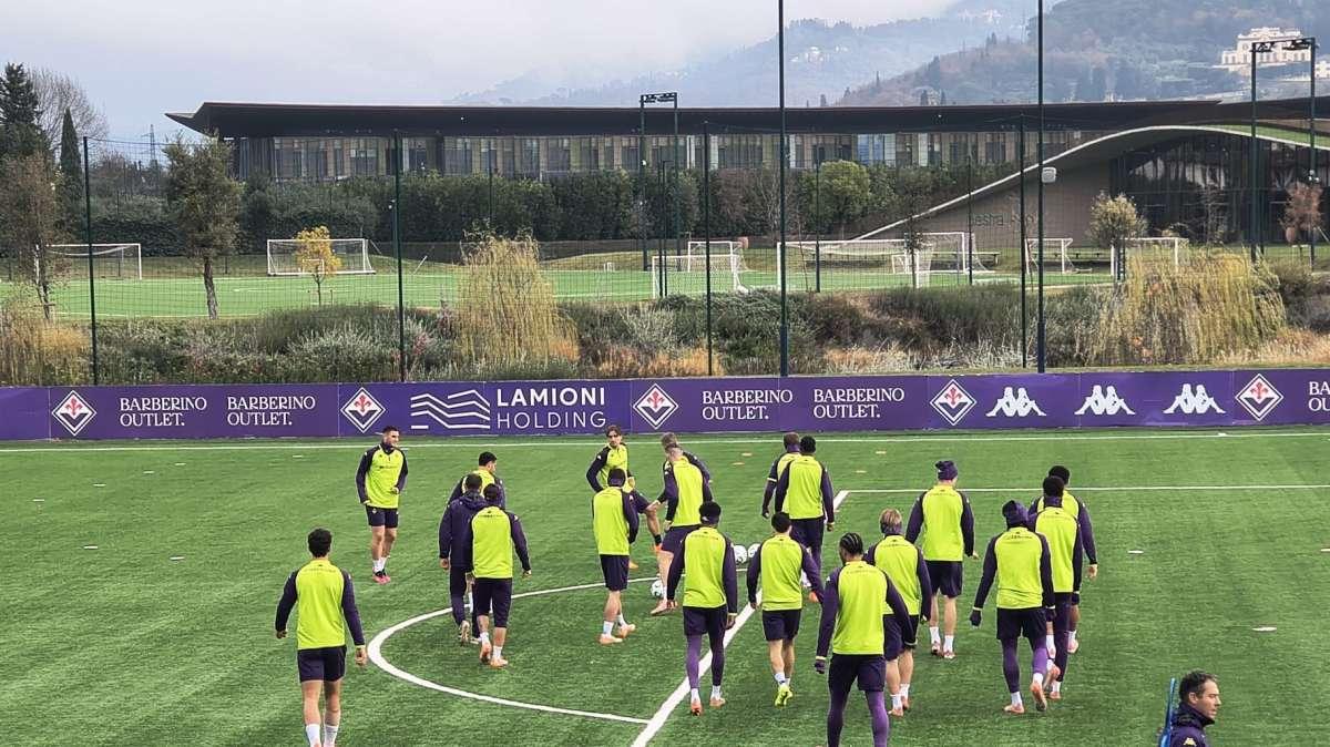 Fiorentina in campo alla vigilia di Losanna: soliti assenti e seduta sul sintetico, le foto