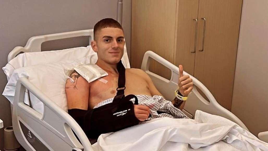 FOTO, Gentile in ospedale dopo l'operazione alla spalla