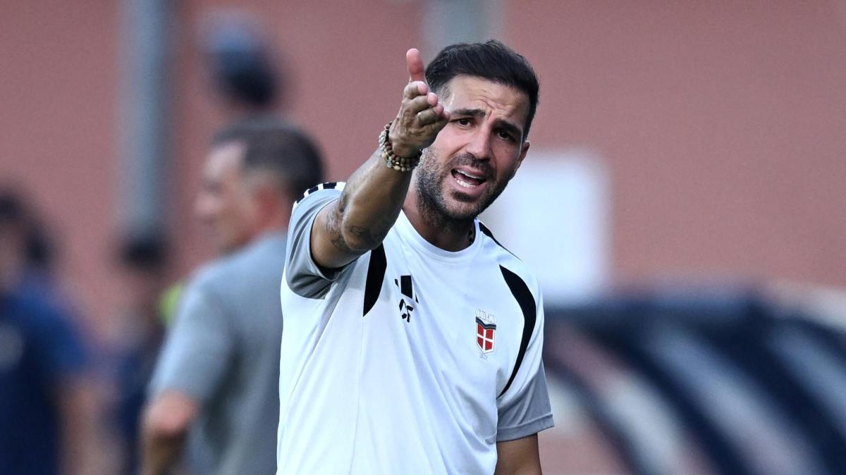 Como, Fabregas sul mercato: "Mi aspetto un attaccante, Douvikas non può giocarle tutte"