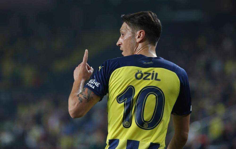 OZIL, Il campione tedesco annuncia il ritiro a 34 anni
