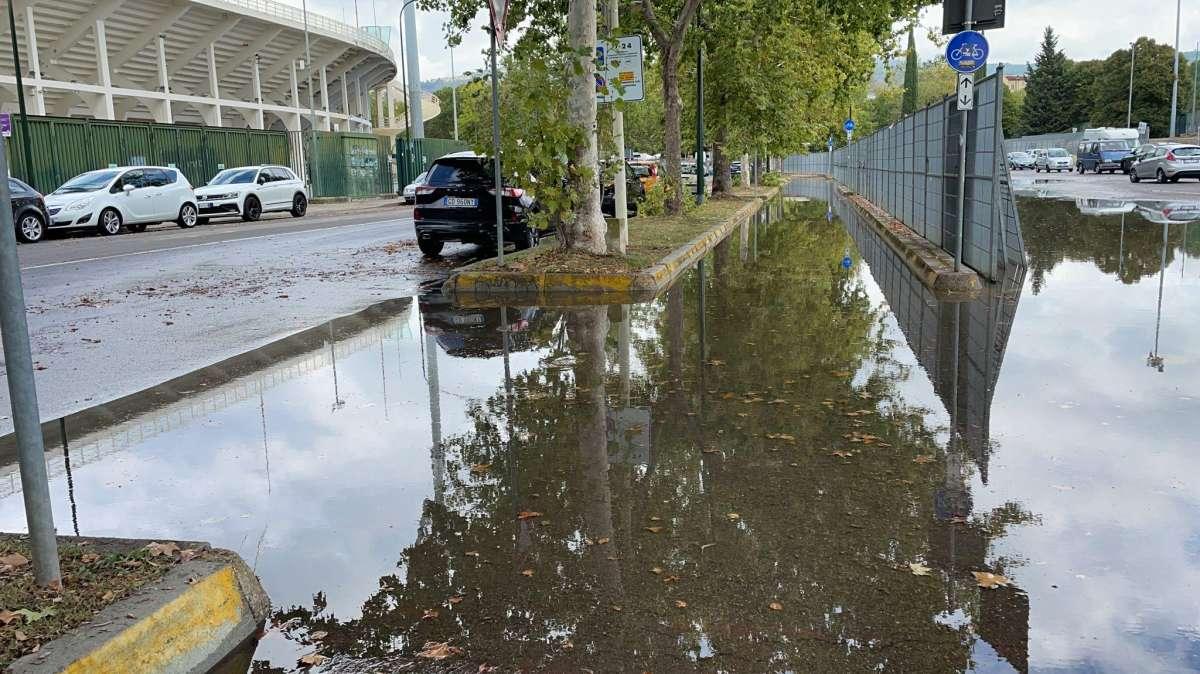 FOTO FV, Bomba d'acqua su Firenze: al c. sportivo...