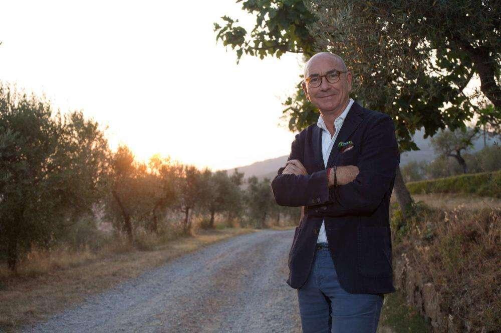 ECCO LE IDEE PER IL MERCATO. DIECI DA TENERE, MOLTI DA CEDERE. UNA ROSA DI VENTI GIOCATORI PIU’ I PRIMAVERA. ATTESA PER LE PAROLE DI DIEGO. DOMENICA STADIO PIENO: UN ALTRO TRIBUTO A QUESTA SQUADRA